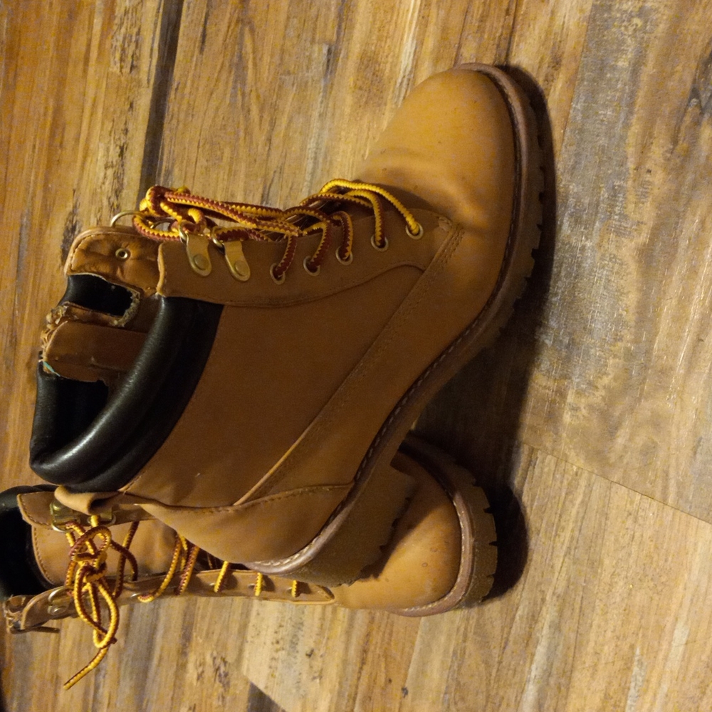 Tuscan Size 7 ankle boots